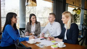 Employer Branding | Studia podyplomowe w Bydgoszczy | Uniwersytet WSB Merito Bydgoszcz: Główna grafika: Toruń - studia podyplomowe - Uczestnicy studiów podyplomowych podczas zajęć