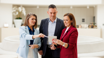 ESG-Menedżer ds. zrównoważonego rozwoju | Studia podyplomowe w Bydgoszczy | Uniwersytet WSB Merito Bydgoszcz: Główna grafika: Bydgoszcz-studia podyplomowe-studenci podczas zajęć