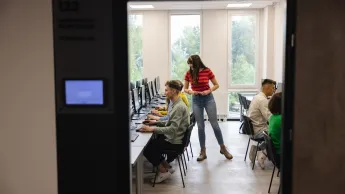 Inżynieria chmury i DevOps | Studia I stopnia w Bydgoszczy | Uniwersytet WSB Merito Bydgoszcz: Studenci I stopnia na zajęciach