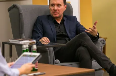 19 listopada | Premiera książki Tomasza Gordona - „12 nawyków szefa doskonałego” | Aktualności | Uniwersytet WSB Merito Bydgoszcz: Premiera książki Tomasza Gordona „12 nawyków szefa doskonałego” – Tomasz Gordon udziela wywiadu