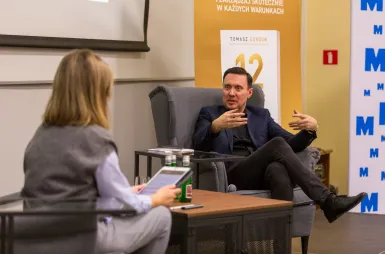 19 listopada | Premiera książki Tomasza Gordona - „12 nawyków szefa doskonałego” | Aktualności | Uniwersytet WSB Merito Bydgoszcz: Premiera książki Tomasza Gordona „12 nawyków szefa doskonałego” – Tomasz Gordon udziela wywiadu