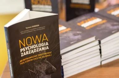 19 listopada | Premiera książki Tomasza Gordona - „12 nawyków szefa doskonałego” | Aktualności | Uniwersytet WSB Merito Bydgoszcz: Premiera książki Tomasza Gordona „12 nawyków szefa doskonałego” 