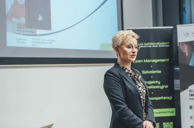 LEANconnect #3 | 18 listopada 2025 na Uniwersytecie WSB Merito Bydgoszcz | Aktualności | Uniwersytet WSB Merito Bydgoszcz: prelekcja podczas LEANconnect#3