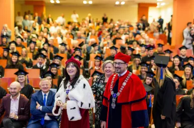 Uroczyste wręczenie dyplomów – 19 października 2025 - [Galeria zdjęć] | Aktualności | Uniwersytet WSB Merito Bydgoszcz: Uroczyste wręczanie dyplomów  - uczestnicy wydarzenia