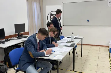 Debata oksfordzka w ramach Kujawsko‑Pomorskiej Ligi Debat na Uniwersytecie WSB Merito Bydgoszcz | 18.12.2025 [GALERIA ZDJĘĆ] | Uniwersytet WSB Merito Bydgoszcz: uczestnicy debaty oksfordzkiej