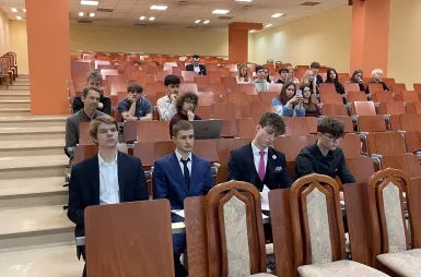 Debata oksfordzka w ramach Kujawsko‑Pomorskiej Ligi Debat na Uniwersytecie WSB Merito Bydgoszcz | 18.12.2025 [GALERIA ZDJĘĆ] | Uniwersytet WSB Merito Bydgoszcz: uczestnicy debaty oksfordzkiej