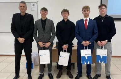 Debata oksfordzka w ramach Kujawsko‑Pomorskiej Ligi Debat na Uniwersytecie WSB Merito Bydgoszcz | 18.12.2025 [GALERIA ZDJĘĆ] | Uniwersytet WSB Merito Bydgoszcz: uczestnicy debaty oksfordzkiej