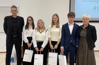 Debata oksfordzka w ramach Kujawsko‑Pomorskiej Ligi Debat na Uniwersytecie WSB Merito Bydgoszcz | 18.12.2025 [GALERIA ZDJĘĆ] | Uniwersytet WSB Merito Bydgoszcz: uczestnicy debaty oksfordzkiej