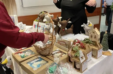 Kiermasz Świąteczny na Uniwersytecie WSB Merito Bydgoszcz | 04.12.2025 [GALERIA ZDJĘĆ] | Aktualności | Uniwersytet WSB Merito Bydgoszcz: Kiermasz świąteczny - stoiska uczestników