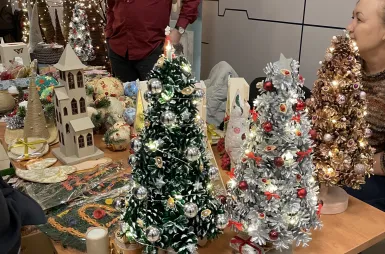 Kiermasz Świąteczny na Uniwersytecie WSB Merito Bydgoszcz | 04.12.2025 [GALERIA ZDJĘĆ] | Aktualności | Uniwersytet WSB Merito Bydgoszcz: Kiermasz świąteczny - stoiska uczestników