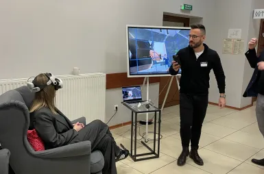 Śniadanie Biznesowe – Mikołajkowy Chill na Uniwersytecie WSB Merito Bydgoszcz 04.12.2025 [ZDJĘCIA] | Aktualności | Uniwersytet WSB Merito Bydgoszcz: Śniadanie biznesowe - Mikołajkowy Chill - strefa VR