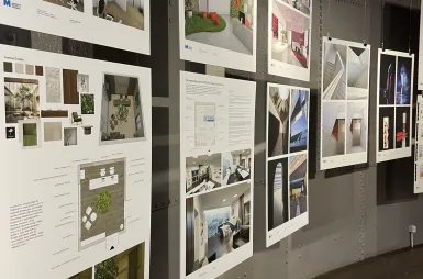 Wystawa prac studentów kierunku design w biznesie | 06.02–03.03.2026 [GALERIA ZDJĘĆ] | Uniwersytet WSB Merito Bydgoszcz: prace studentów kierunku design w biznesie