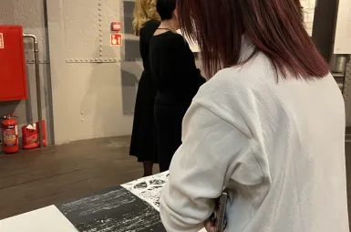 Wystawa prac studentów kierunku design w biznesie | 06.02–03.03.2026 [GALERIA ZDJĘĆ] | Uniwersytet WSB Merito Bydgoszcz: uczestnicy wernisażu prac studentów kierunku design w biznesie