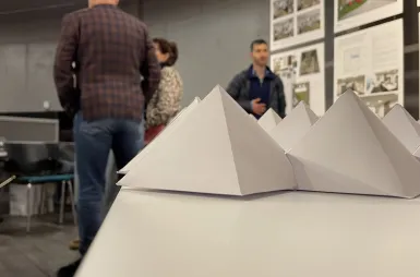 Wystawa prac studentów kierunku design w biznesie | 06.02–03.03.2026 [GALERIA ZDJĘĆ] | Uniwersytet WSB Merito Bydgoszcz: uczestnicy wernisażu prac studentów kierunku design w biznesie