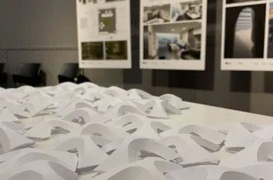 Wystawa prac studentów kierunku design w biznesie | 06.02–03.03.2026 [GALERIA ZDJĘĆ] | Uniwersytet WSB Merito Bydgoszcz: uczestnicy wernisażu prac studentów kierunku design w biznesie