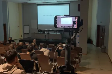 BRAVE AI COMMUNITY BYDGOSZCZ #2 [GALERIA ZDJĘĆ] | Aktualności | Uniwersytet WSB Merito Bydgoszcz: uczestnicy wydarzenia BRAVE AI Community MeetUp #2