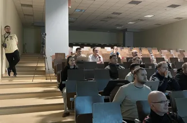 BRAVE AI COMMUNITY BYDGOSZCZ #2 [GALERIA ZDJĘĆ] | Aktualności | Uniwersytet WSB Merito Bydgoszcz: uczestnicy wydarzenia BRAVE AI Community MeetUp #2