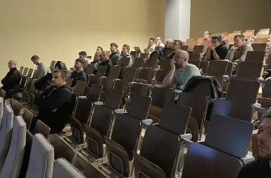 BRAVE AI COMMUNITY BYDGOSZCZ #2 [GALERIA ZDJĘĆ] | Aktualności | Uniwersytet WSB Merito Bydgoszcz: uczestnicy wydarzenia BRAVE AI Community MeetUp #2