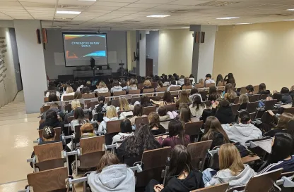 Aktualności | Uniwersytet WSB Merito Bydgoszcz: kierunkowskaz_aula_wykład
