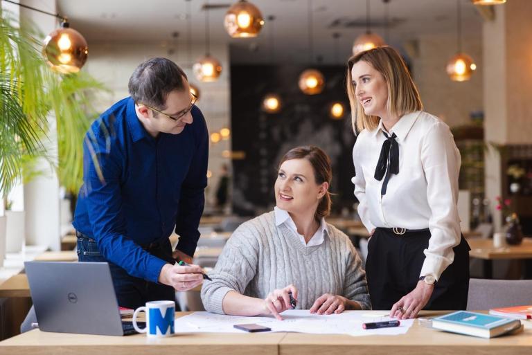 Awanse naukowe | Uniwersytet WSB Merito Bydgoszcz: grupa osób