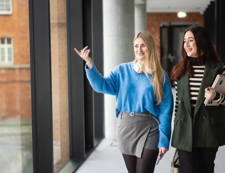 Zarządzanie | Studia II stopnia w Bydgoszczy | Uniwersytet WSB Merito Bydgoszcz: Główna grafika: Bydgoszcz-studia I stopnia-studentki na UWSB Merito