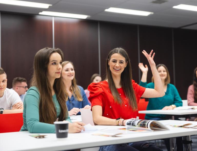 Psychologia kliniczna | Studia jednolite magisterskie w Bydgoszczy | Uniwersytet WSB Merito Bydgoszcz: Główna grafika: Bydgoszcz-studia II stopnia-grupa studentów podczas zajęć