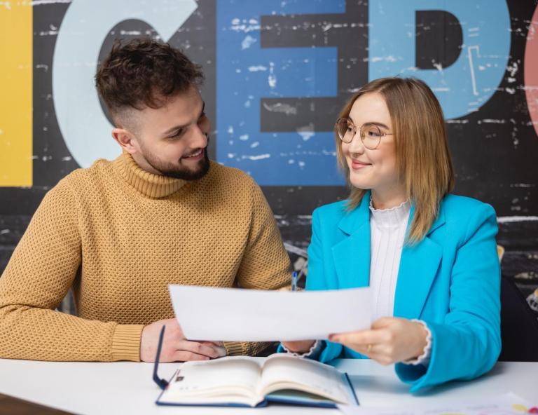 Podatki i doradztwo podatkowe | Studia I stopnia w Bydgoszczy | Uniwersytet WSB Merito Bydgoszcz: Główna grafika: Bydgoszcz-studia I stopnia-studenci podczas nauki