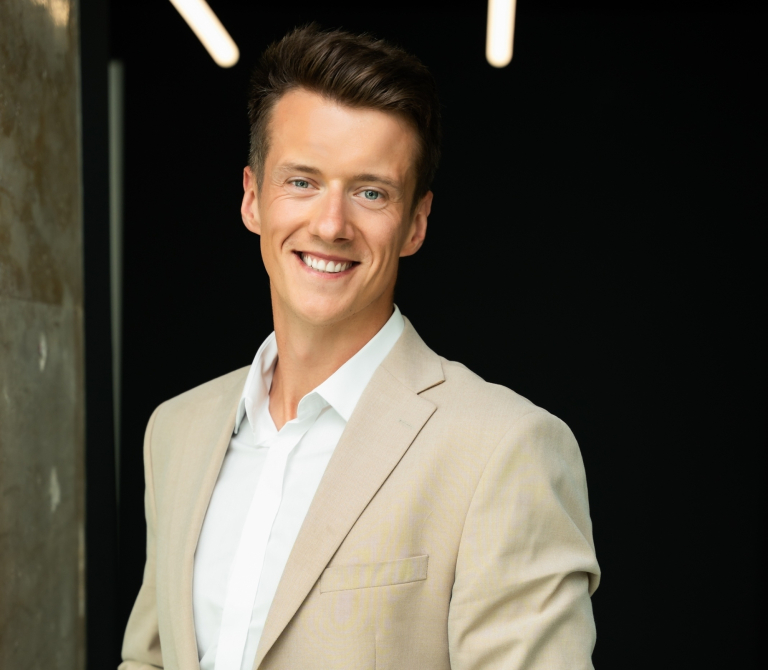 Światowy Tydzień Mózgu 2026. Zapisz się na bezpłatny webinar | Aktualności | Uniwersytet WSB Merito Bydgoszcz: Michał SIenkiewicz