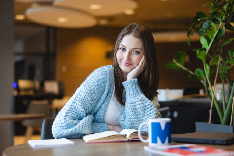 Analiza danych – Data Science z elementami AI | Studia podyplomowe w Bydgoszczy | Uniwersytet WSB Merito Bydgoszcz: Studentka_I_II_st