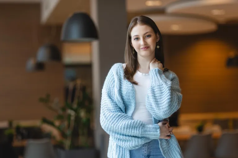 Cyberbezpieczeństwo | Uniwersytet WSB Merito Bydgoszcz: studentka_uniwersytet_merito