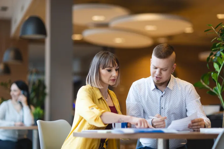 International Business | Studia I stopnia w Bydgoszczy | Uniwersytet WSB Merito Bydgoszcz: Główna grafika: Bydgoszcz-studia I stopnia-studenci tworzą razem projekt