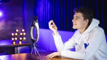 student robiący live'a