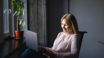 Przygotowanie pedagogiczne dla psychologów | Studia podyplomowe w Chorzowie | Uniwersytet WSB Merito Chorzów: uczestniczka studiów podyplomowych uczestnicząca w zajęciach online