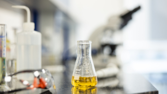 Kolba chemiczna z roztworem