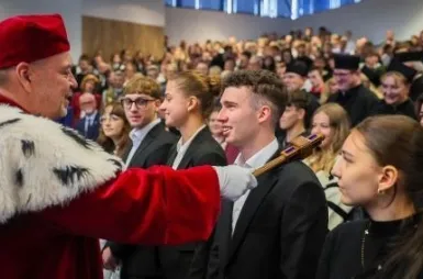 Quod bonum, felix, faustum fortunatumque sit! Uniwersytet WSB Merito Chorzów rozpoczął rok akademicki 2025/2026 | Uniwersytet WSB Merito Chorzów: Inauguracja roku akademickiego