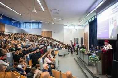 Quod bonum, felix, faustum fortunatumque sit! Uniwersytet WSB Merito Chorzów rozpoczął rok akademicki 2025/2026 | Uniwersytet WSB Merito Chorzów: Inauguracja roku akademickiego