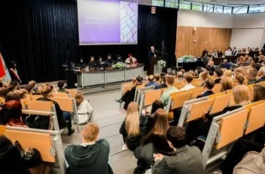 Quod bonum, felix, faustum fortunatumque sit! Uniwersytet WSB Merito Chorzów rozpoczął rok akademicki 2025/2026 | Uniwersytet WSB Merito Chorzów: Inauguracja roku akademickiego