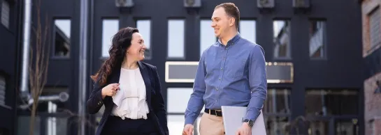 Szkolenia i kursy w Chorzowie | Uniwersytet WSB Merito Chorzów: uczestnicy studiów podyplomowych konsultujący projekt