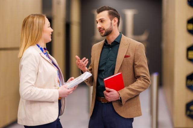 Finanse i rachunkowość | Studia I stopnia w Chorzowie | Uniwersytet WSB Merito Chorzów: studenci rozmawiający