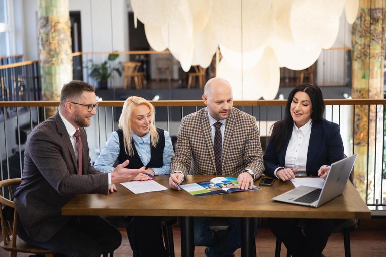 Rankingi i akredytacje | Uniwersytet WSB Merito Chorzów: uczestnicy chorzów 6