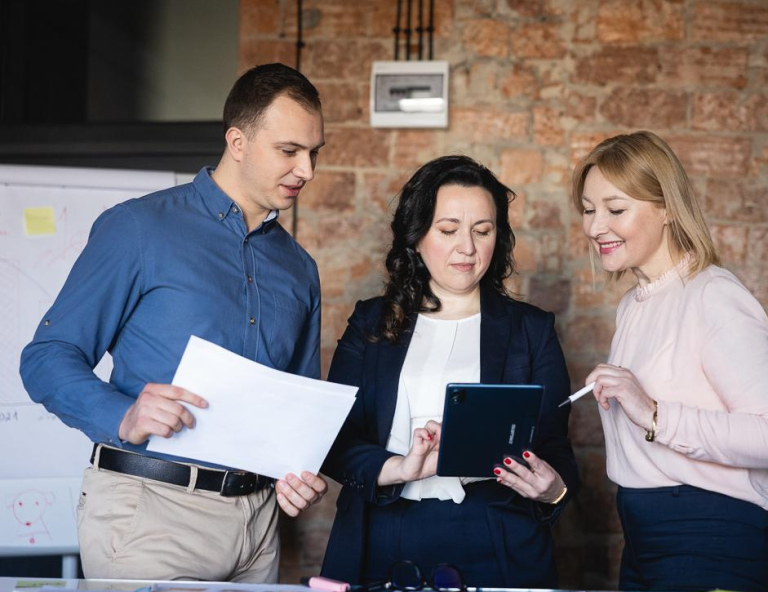 Program Firma | Uniwersytet WSB Merito Chorzów: uczestnicy studiów podyplomowych pracujący nad koncepcją projektu