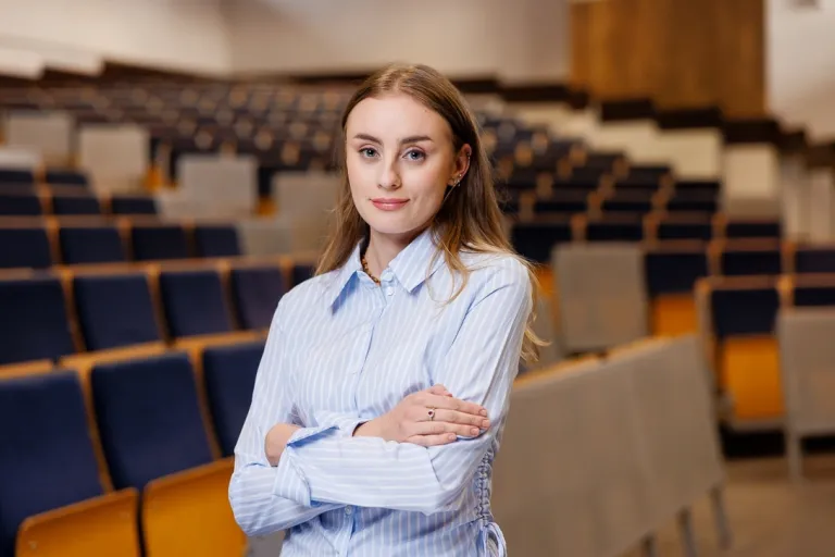 Bezpieczeństwo i higiena pracy | Studia I stopnia w Chorzowie | Uniwersytet WSB Merito Chorzów: studentka na auli