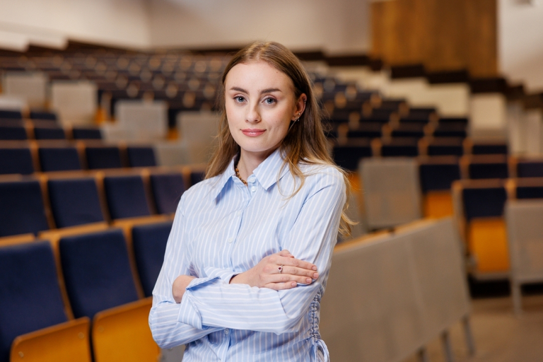 Bezpieczeństwo i higiena pracy | Studia I stopnia w Chorzowie | Uniwersytet WSB Merito Chorzów: studentka na auli