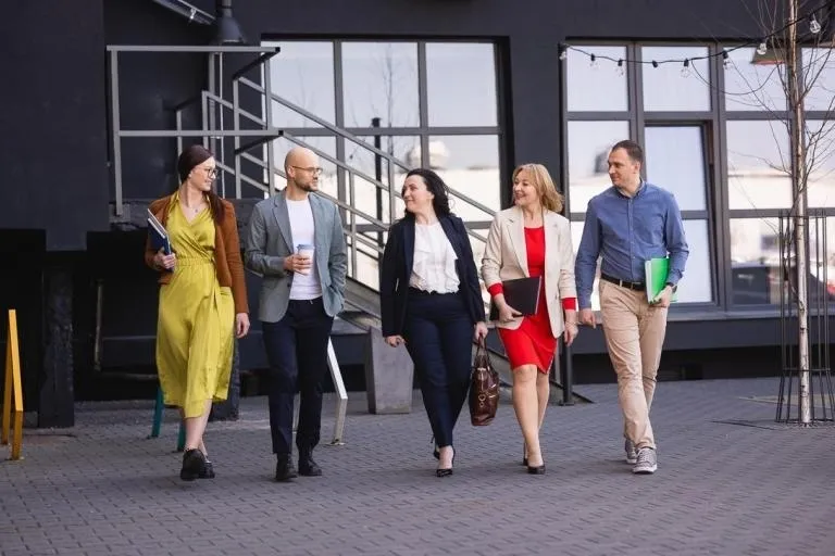 Gospodarowanie nieruchomościami | Studia II stopnia ze studiami podyplomowymi  | Uniwersytet WSB Merito Chorzów: Grafika_główna_Chorzów_awanse_naukowe