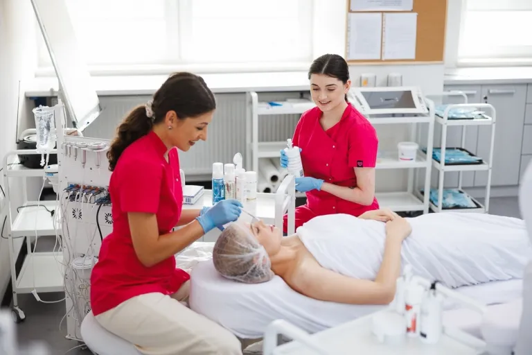 Odnowa biologiczna i wellness | Studia I stopnia w Chorzowie | Uniwersytet WSB Merito Chorzów: zabieg kosmetyczny