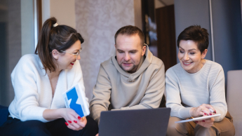 International Business | WSB Merito Bydgoszcz University: Główna grafika: Bydgoszcz-studia podyplomowe-studenci podczas zajęć