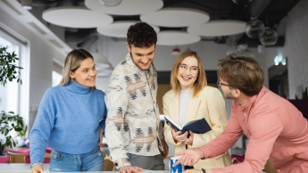 IT Project Manager, studia II stopnia, magisterskie: Grupa studentów pracująca nad projektem