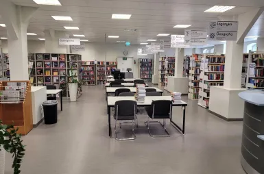 Library | WSB Merito Bydgoszcz University: wnętrze biblioteki Uniwersytetu WSB Merito Bydgoszcz