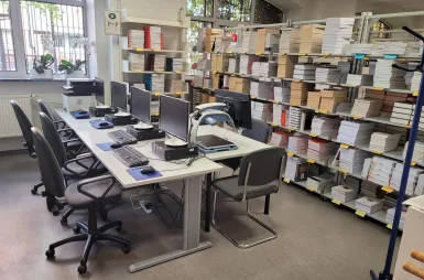Library | WSB Merito Bydgoszcz University: wnętrze biblioteki Uniwersytetu WSB Merito Bydgoszcz