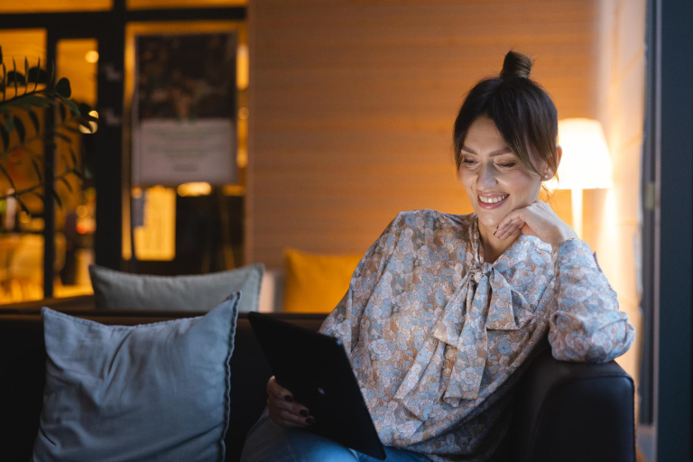 International Business, studia I stopnia, licencjackie i inżynierskie: Główna grafika: stypendia i zniżki - studia II stopnia z podyplomowymi oraz studia jednolite magisterskie - Bydgoszcz - uczestniczka studiów podyplomowych podczas nauki